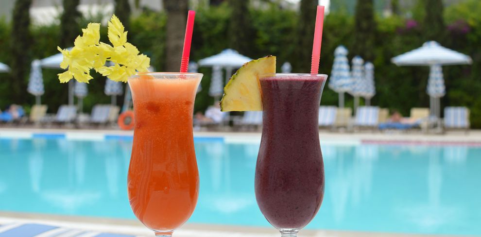 Για μπάνιο στην πισίνα του Hilton