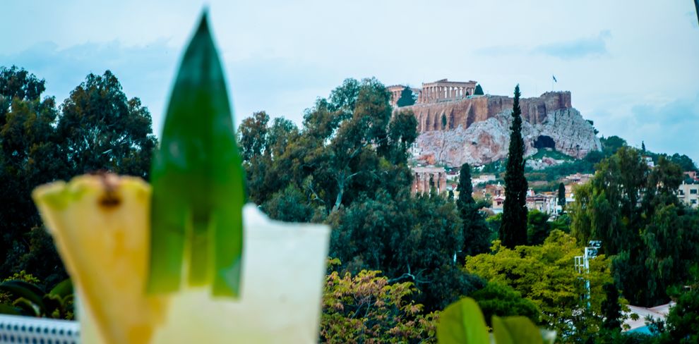 Skyfall cocktail & food bar